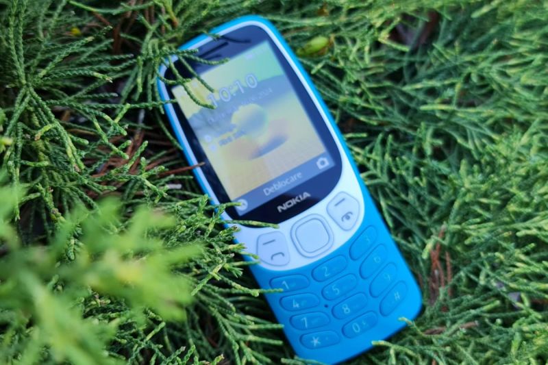 REVIEW Nokia 3210 – Am testat telefonul tinereții ”mobilelor” din România, relansat după 25 de ani. Cum este noua variantă, gândită pentru „digital detox” / Cât ține bateria