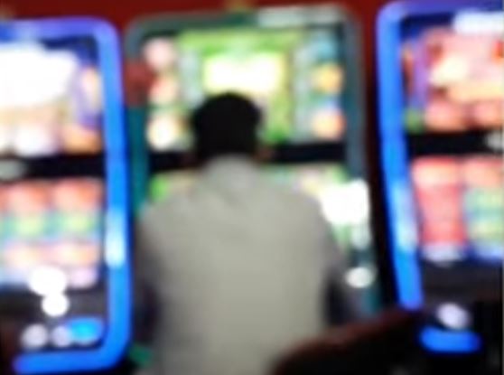 INVESTIGAȚIE. Filmări la marile firme de jocuri de noroc cu oameni dependenți care intră sau joacă fără nicio problemă, deși s-au înscris pe listele de „autoexcludere”