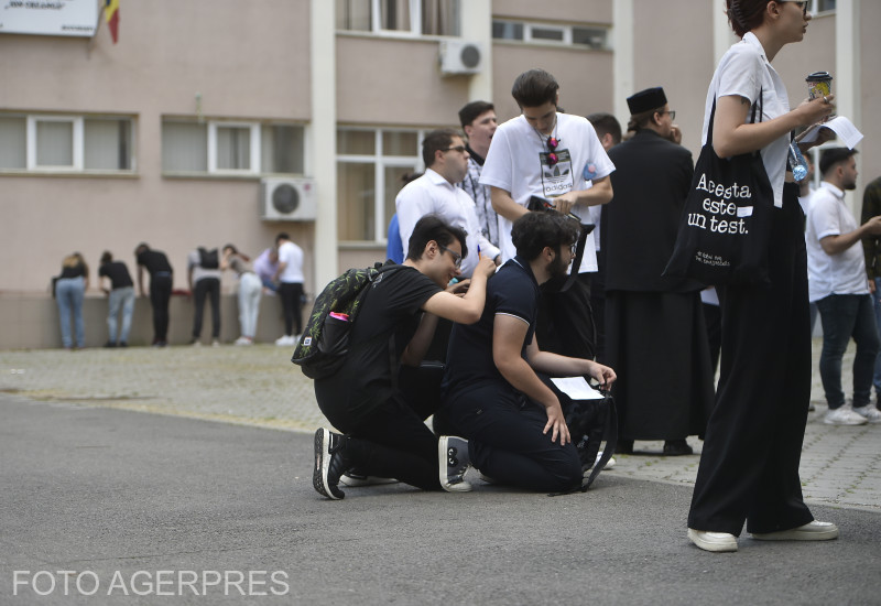 Cu ce modificări vine anul școlar 2024-2025. Elevii care deranjează orele, trimiși în altă sală / Devine obligatoriu portofoliul educațional 