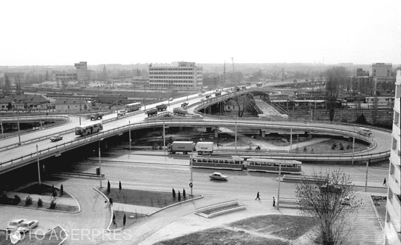 FOTO | Cartierul Crângași, când traficul era lejer, iar pe Podul Grant abia zăreai câteva mașini rătăcite. Imagine de neimaginat în Bucureștiul de azi