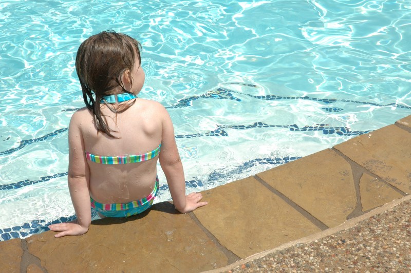 Atenție la înecul după înec sau „uscat”, ce poate afecta mai ales copiii! Simptomele la care părinții trebuie să fie atenți