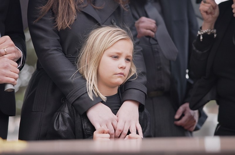 Cum vorbim cu copiii despre moarte și când e potrivit să participe un copil la o înmormântare?