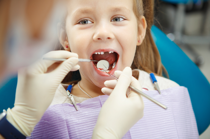 2 din 3 copii din România au carii dentare. Unul din 7 adolescenți nu a fost niciodată la stomatolog