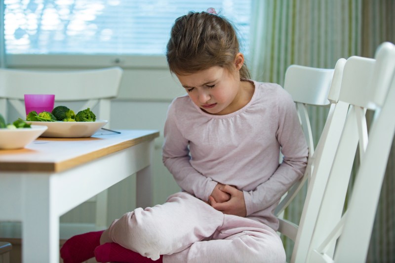 Diareea la copii apare mai frecvent vara și mai ales în vacanțe. Cauze posibile și când devine urgență medicală