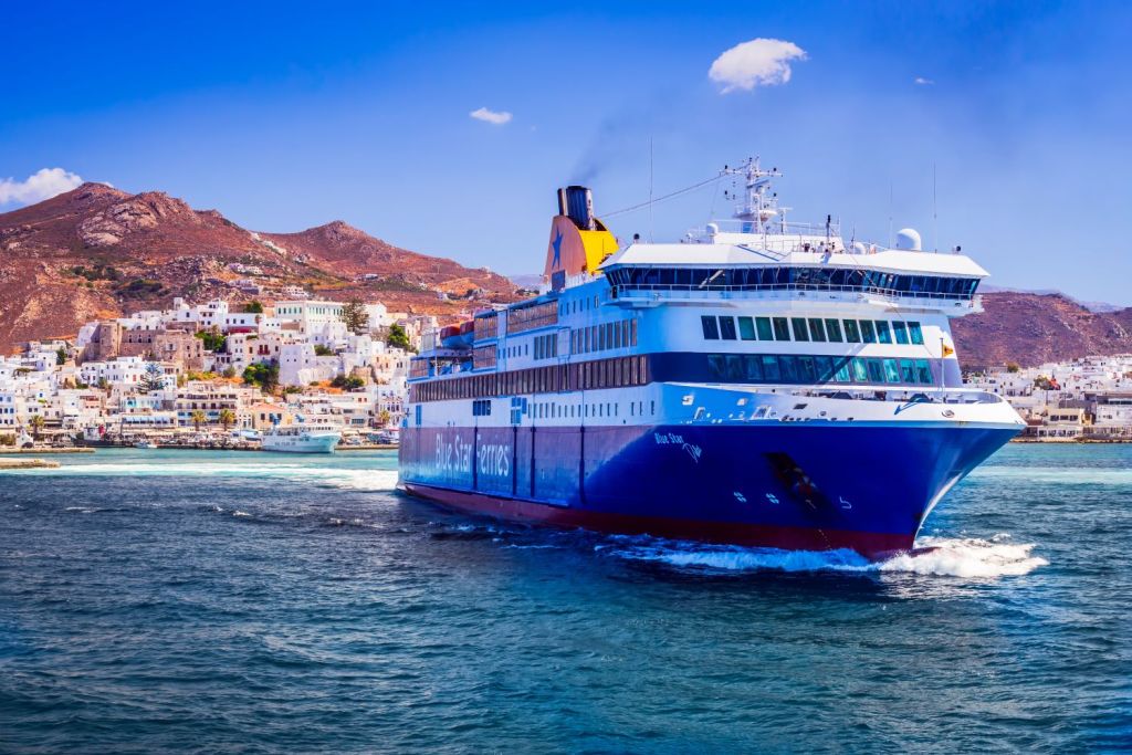 Feribot în Naxos. Foto: Emicristea | Dreamstime.com