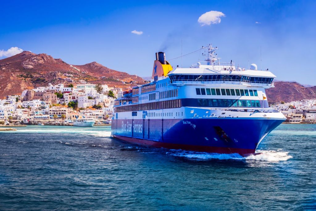 Feribot în Naxos. Foto: Emicristea | Dreamstime.com