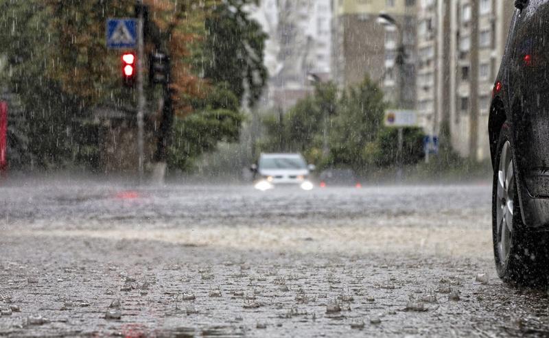 Ploaie torențială și vijelii în București și Ilfov. Mesaj Ro-Alert emis de autorități