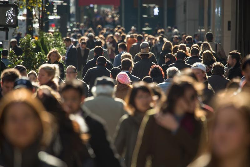 Multime de oameni pe strada, Foto: Shutterstock