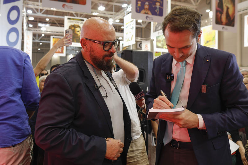 Cristian Popescu Piedone și Sebastian Burduja la Bookfest 2024, Foto: Inquam Photos / Octav Ganea