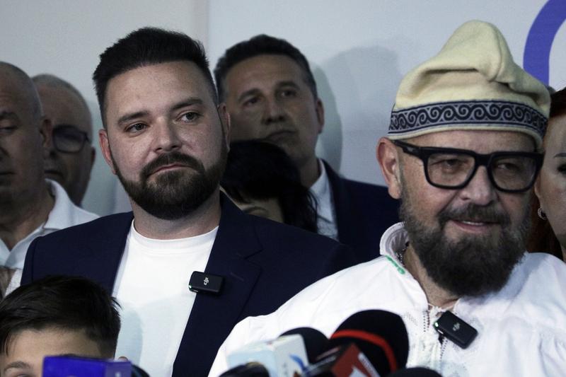 Vlad Popescu Piedone, primarul Sectorului 5, alături de tatăl său, Cristian Popescu Piedone, Foto: Inquam Photos / Malina Norocea