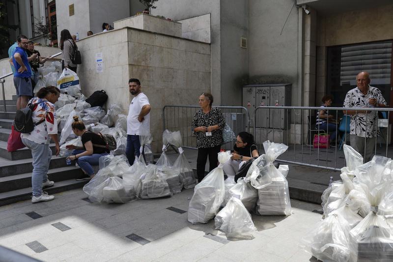 Saci cu voturi la Biroul Electoral al Sectorului 1, Foto: Inquam Photos / Octav Ganea