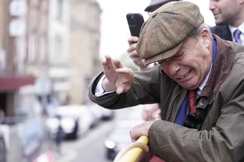 Nigel Farage a fost atacat in timpul unui miting electoral organizat in Barnsley, Foto: Danny Lawson / PA Images / Profimedia
