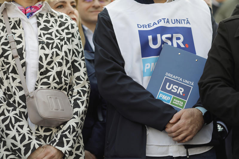 Alianța Dreapta Unită în timpul strângerii de semnături pentru alegerile din 9 iunie 2024., Foto: Inquam Photos / George Călin