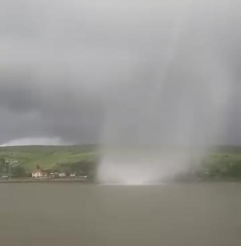 Tornadă pe un lac din Cluj, Foto: ȘtirideCluj.ro