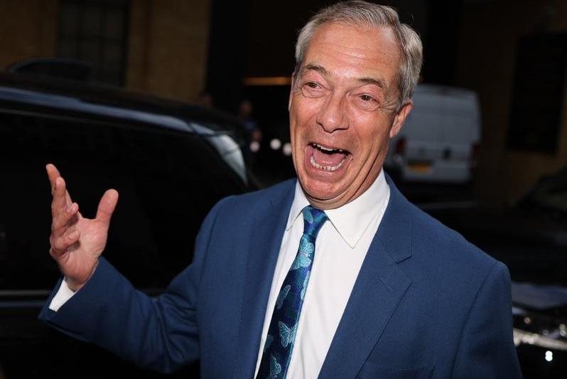 Nigel Farage părăsește Glaziers Hall, din centrul Londrei, după ce a anunțat că va candida la alegerile din Clacton și îl va înlocui pe Richard Tice ca lider al Reform UK, 3 iunie 2024, Foto: Marcin Nowak/LNP / Shutterstock Editorial / Profimedia
