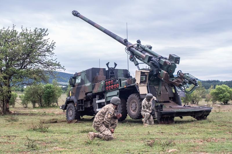 Artileriștii ucraineni, instruiți de instructori francezi în desfășurarea tunurilor Caesar, într-o tabără militară de pe teritoriul Franței., Foto: PAUL DZA / Sipa Press / Profimedia