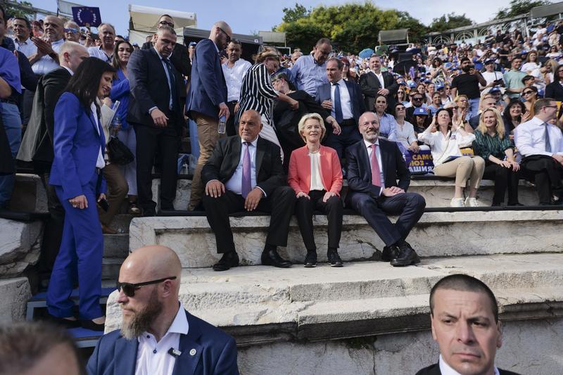Boiko Borisov, susținut de Ursula von der Leyen și de Manfred Weber, Foto: Dimitar KYOSEMARLIEV / AFP / Profimedia