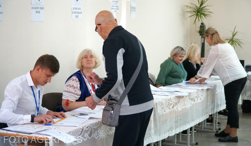 Om care votează, alegeri, vot , Foto: CRISTIAN LUPASCU / AGERPRES FOTO