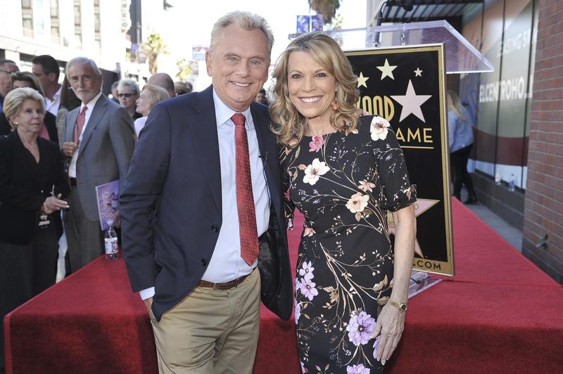 Pat Sajak alaturi de Vanna White, alaturi de care a gazduit „Roata norocului” din 1982, Foto: Richard Shotwell / Associated Press / Profimedia Images