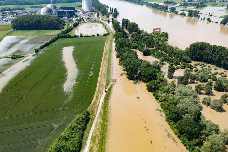 Inundatii in zona centralei nucleare dezafectate Biblis care afecteaza zonele agricole, Foto: BORIS ROESSLER / AFP / Profimedia