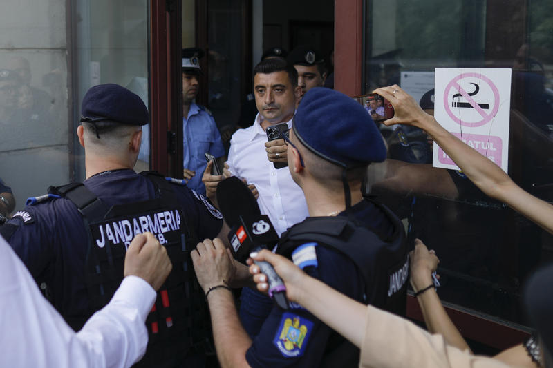 George Simion scos cu forta din sediul Parchetului General, Foto: INQUAM Photos / Octav Ganea