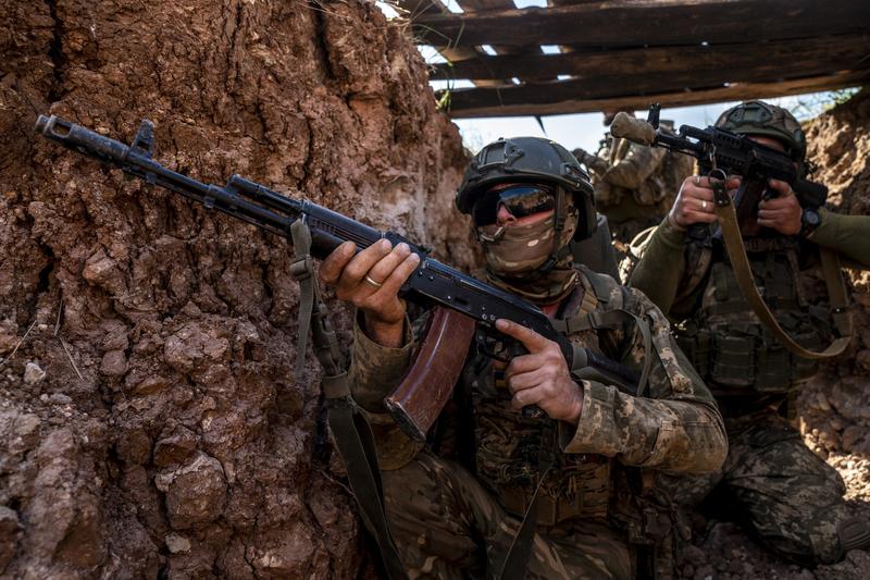 Soldați ucraineni în antrenamente de luptă în tranșee, Foto: JOSE COLON / AFP / Profimedia