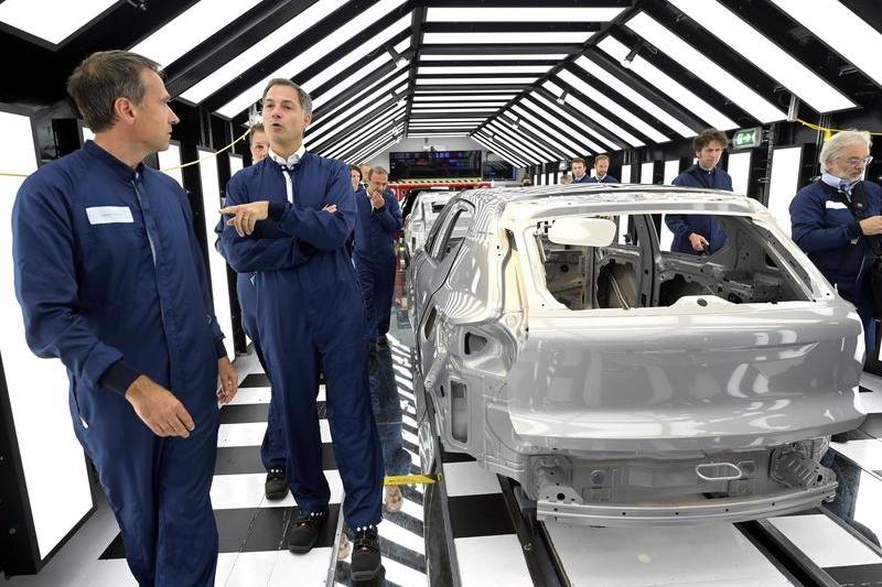 Premierul belgian Alexander De Croo intr-o vizita la fabrica Volvo din Gent, Foto: Didier Lebrun / Imago Stock and People / Profimedia Images