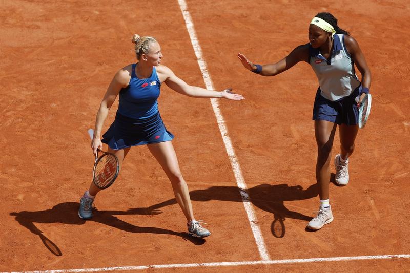 Katerina Siniakova si Coco Gauff , Foto: Jean-Francois Badias / AP / Profimedia