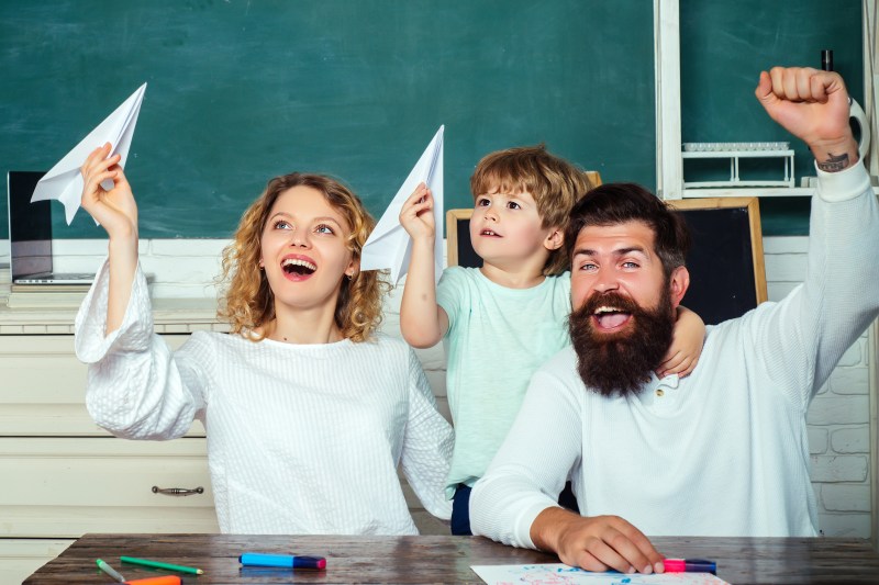 Râzi des, iartă lucrurile mărunte și alte 7 lecții de viață pe care părinții le pot învăța de la copiii lor