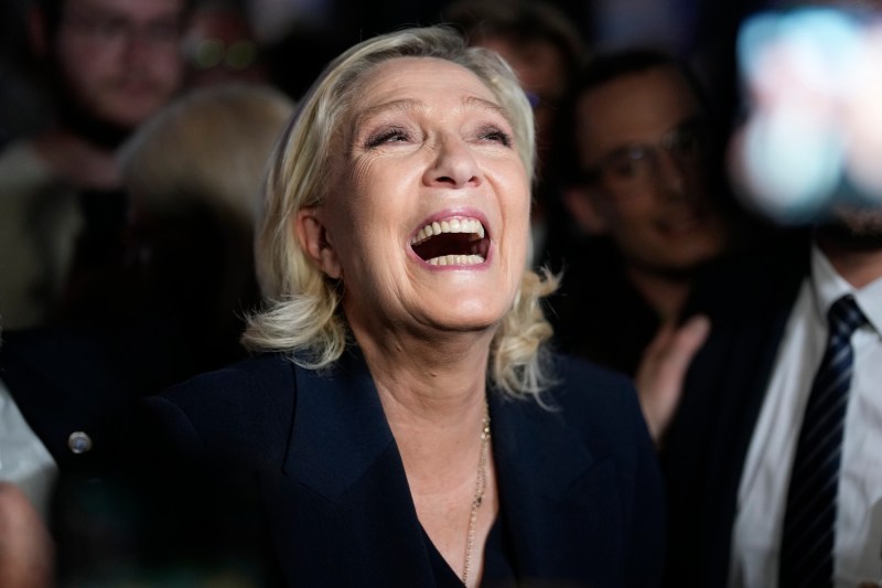 Ce urmează după victoria istorică a lui Le Pen în primul tur al alegerilor parlamentare din Franța. Cât de aproape este extrema-dreaptă să intre la guvernare