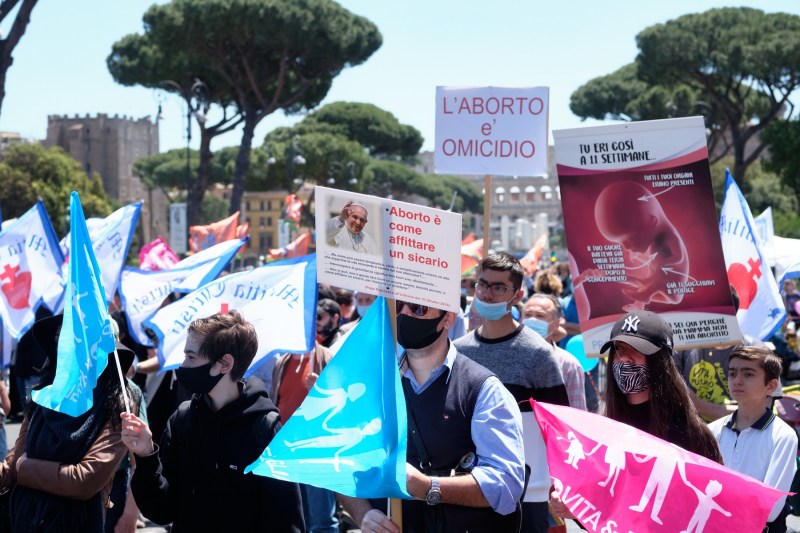 VIDEO 5.000 de italieni, susținători ai familiei „tradiționale”, au protestat la Roma față de dreptul la avort: „Noi suntem pro-viață”