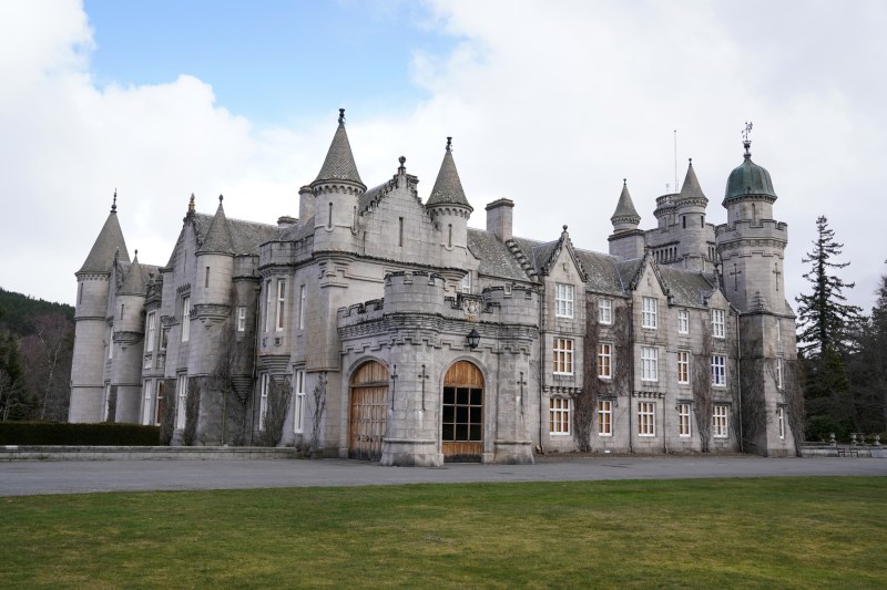 FOTO Castelul Balmoral din Scoţia, unde a murit regina Elisabeta a II-a, se deschide pentru prima dată publicului / Biletele s-au epuizat în 24 de ore