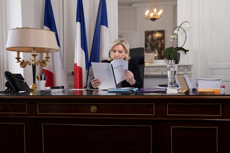 Marine Le Pen prefațează o luptă cu pistoalele pe masă cu Macron după alegerile parlamentare / Atac la puterile președintelui Republicii