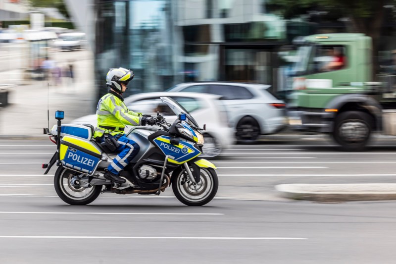Polițiști germani din escorta lui Viktor Orban, implicați într-un accident rutier la Stuttgart. Un agent a murit, un altul a fost grav rănit