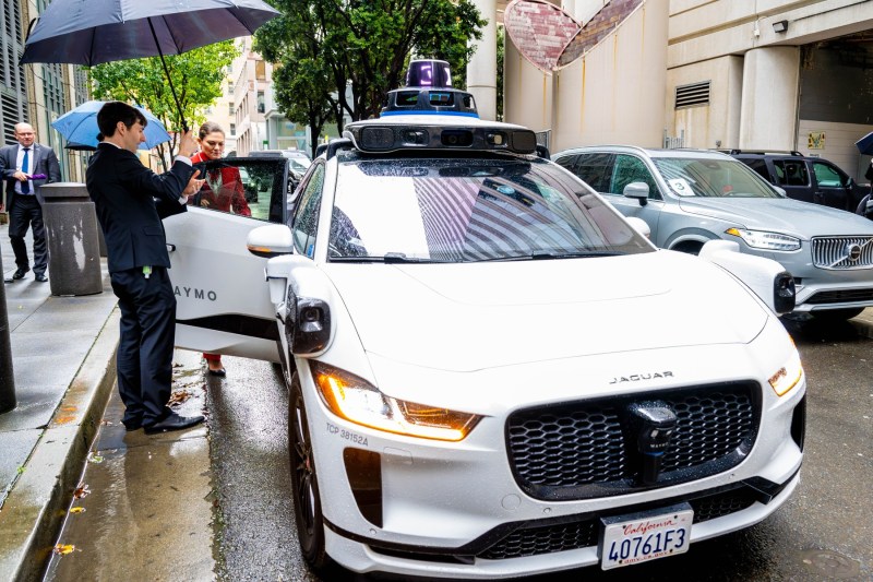 VIDEO Google și-a lansat taxiurile electrice fără șofer pentru toți locuitorii din San Francisco