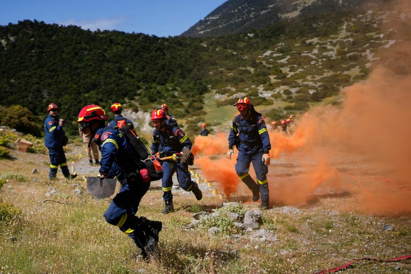 Grecia, devastată din nou de incendii de proporții. „Un incendiu nou la fiecare 10 minute”