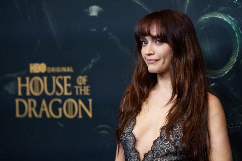 O actriță din serialul „Casa Dragonului” e dezamăgită că i-a fost tăiată o scenă de sex „carnal”