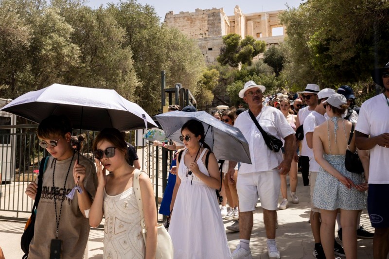 Grecia continuă să se confrunte cu temperaturi extreme: Zonele turistice, închise câte cinci ore pe zi. Risc ridicat de incendii