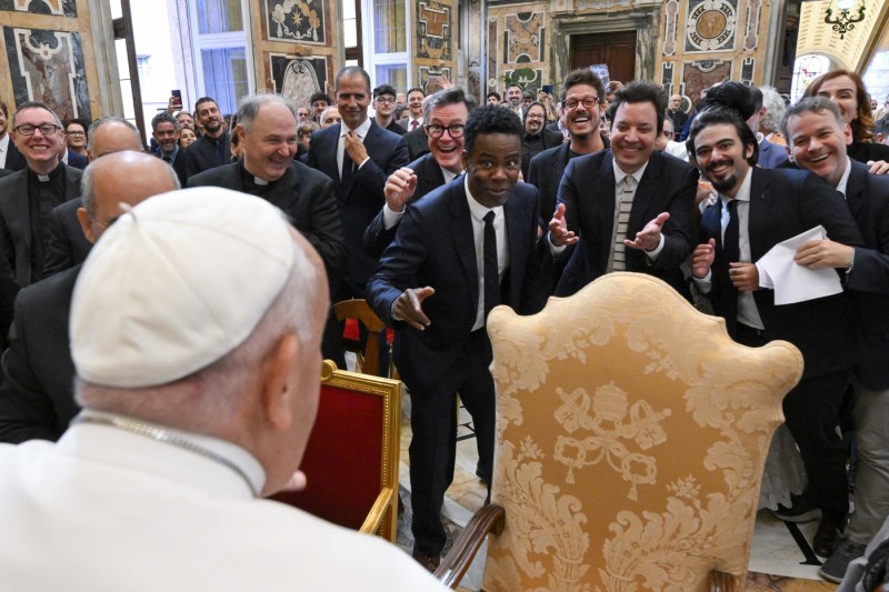Papa Francisc spune că glumele despre Dumnezeu sunt permise, cu o condiție