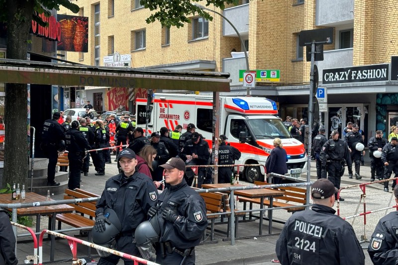 VIDEO Incident la Euro 2024. Polițiștii germani au tras într-un bărbat ce-i amenința cu o cazma și un cocktail Molotov