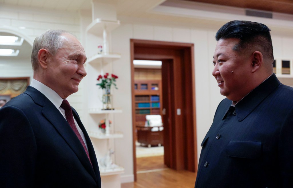 Vladimir Putin si Kim Jong Un in timpul vizitei presedintelui rus in Coreea de Nord, din 18-19 iunie 2024 / FOTO: Gavriil Grigorov / AP / Profimedia