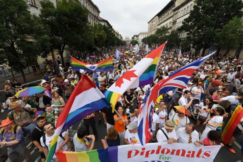 VIDEO Mii de oameni au participat la Budapest Pride, denunțând politicile anti-LGBTQ+ ale guvernului Orban: „Existăm și suntem importanți”
