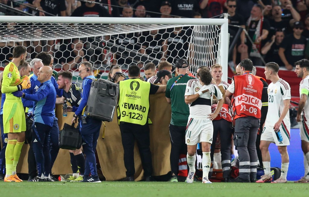 Momentul accidentării lui Barnabas Varga. Foto: Ptrofimedia