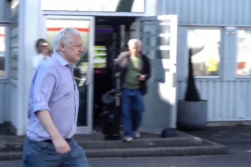 VIDEO Julian Assange este liber și a părăsit Marea Britanie, după 14 ani trăiți în închisoare sau baricadat în Ambasada Ecuadorului