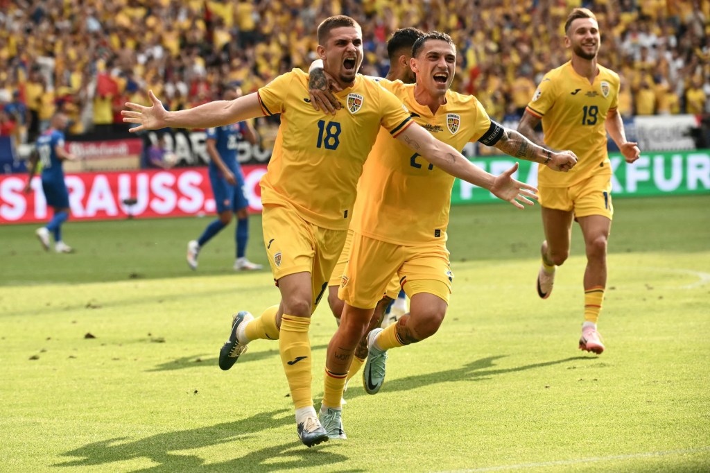 Răzvan Marin înscrie din penalty pentru România. Foto: Profimedia