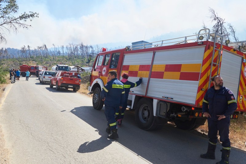 Atenționare de incendii a MAE pentru turiștii români din Grecia și Turcia. Lângă Atena a fost stins un incendiu, dar a izbucnit un altul