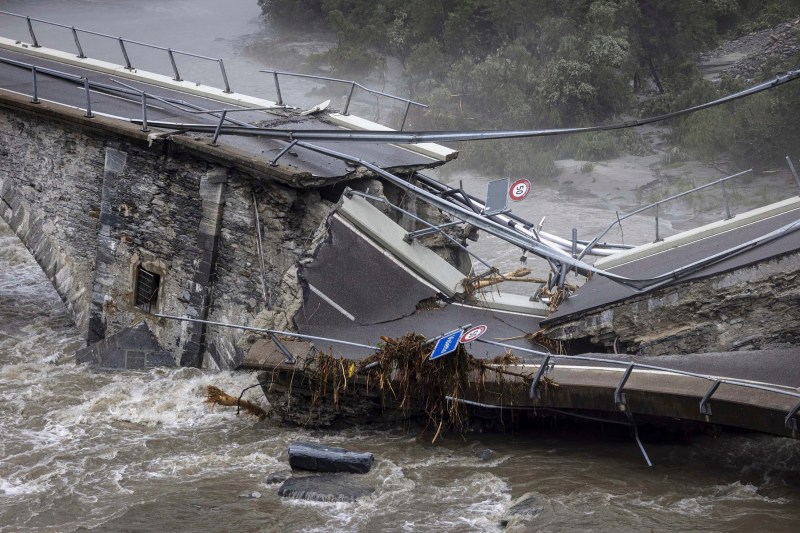VIDEO Furtunile au provocat inundații masive și alunecări de teren în centrul Europei. Bilanţul intemperiilor care au lovit Elveţia, Franţa, Italia şi Germania