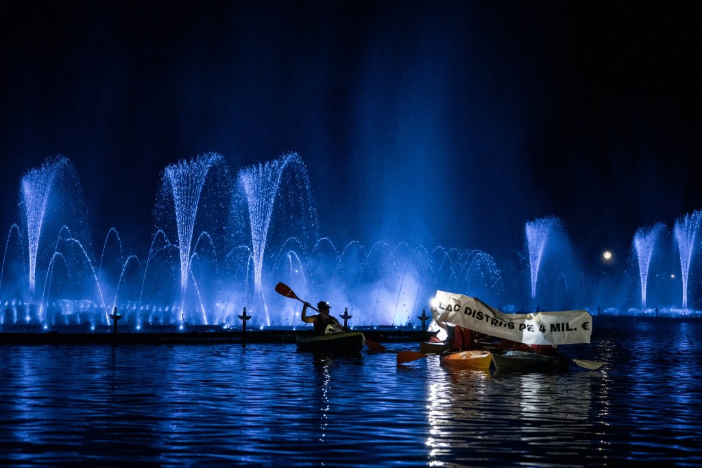Protestul activiștilor de la inaugurarea fântânii arteziene din Parcul IOR. Foto: Grupul de Inițiativă Civică IOR-Titan