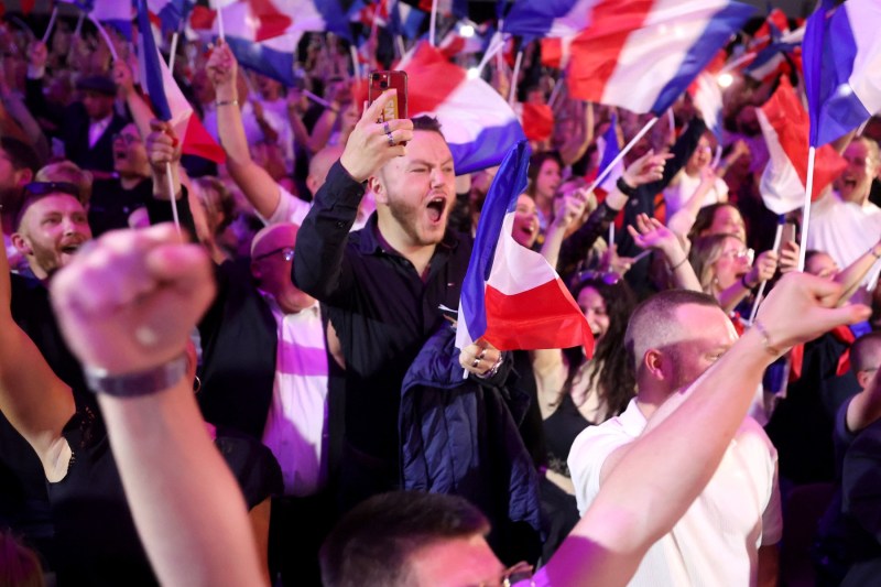 Alegeri Franța: Extrema-dreaptă a lui Le Pen a câștigat primul tur al alegerilor legislative – estimări / Stânga a venit pe locul doi, blocul lui Macron e marele învins al serii
