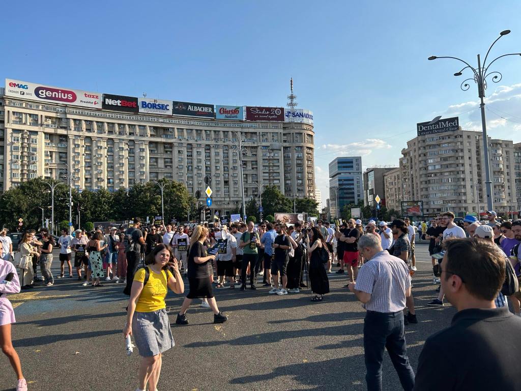 Protest în Piața Victoriei împotriva OUG 84 Foto: HotNews.ro / Alexandra Nistor